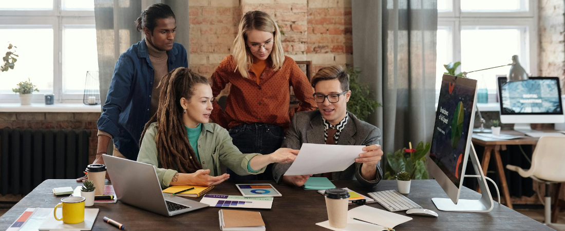 An executive assistant collaborating with their team, demonstrating strong communication skills—an essential trait highly valued by employers.