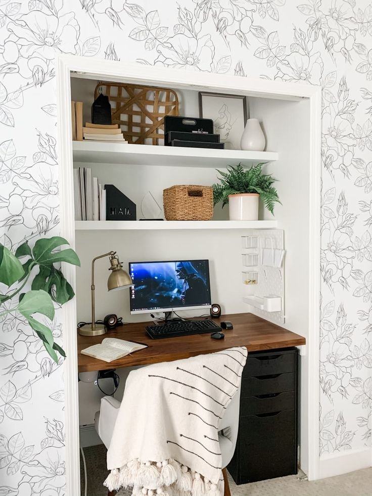 How to Transform Your Spare Closet Into a Cloffice (Closet&nbsp;Office)