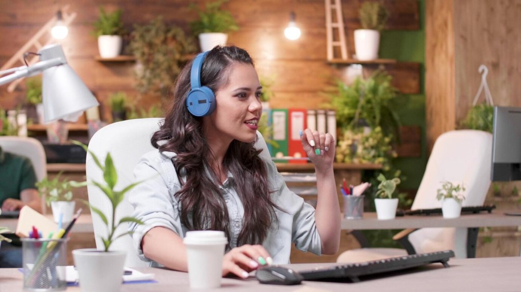 Using Music to Boost Productivity and Focus at&nbsp;Work